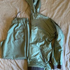 Nike sweatsuit size Lrg